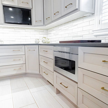Integrated under cabinet lighting - microwave drawer - built in TV