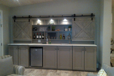 Design ideas for a rustic home bar in Toronto.