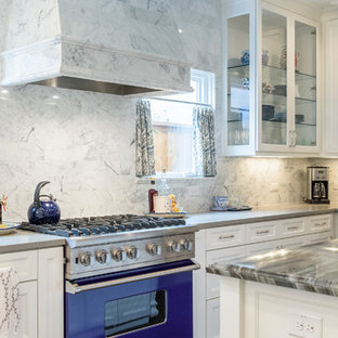 Traditional kitchen designs - Inspiration for a timeless light wood floor kitchen remodel in Dallas with recessed-panel cabinets, white cabinets, gray backsplash, colored appliances and an island