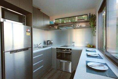 Example of a minimalist kitchen design in Hamilton