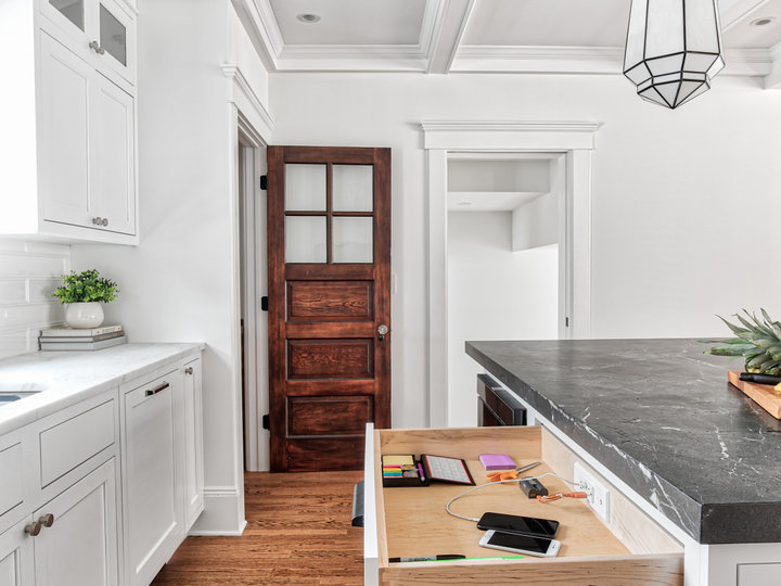 Traditional Kitchen - Dining
