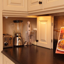 Traditional Kitchen by Sawhill Kitchens