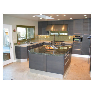 https://st.hzcdn.com/fimgs/pictures/kitchens/italian-kitchen-design-bkt-loft-italian-kitchen-cabinets-in-san-diego-img~c071cff20f594f4b_1253-1-1f69e7f-w320-h320-b1-p10.jpg