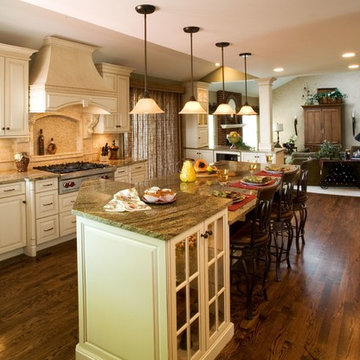 Ivory-Glazed Kitchen in Lake In The Hills