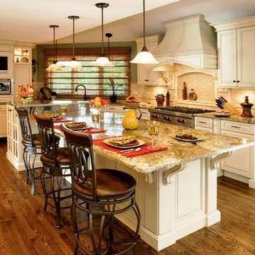 Ivory-Glazed Kitchen in Lake In The Hills