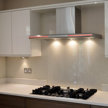 "IVORY PALACE" DULUX colour glass kitchen splashback