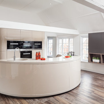 Jones Britain Showroom- Curved handless gloss kitchen