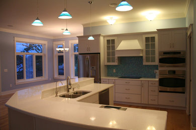 Inspiration for a modern kitchen in Grand Rapids.