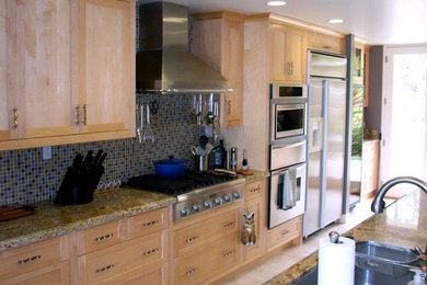 Inspiration for a modern kitchen remodel in Orange County