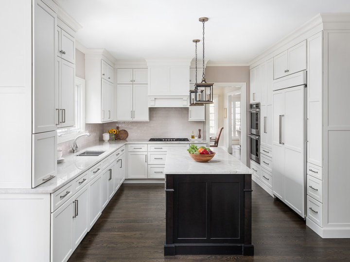 Enclosed - Traditional Kitchen