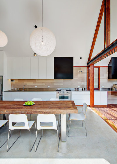 Contemporary Kitchen by Angus Mackenzie Architect
