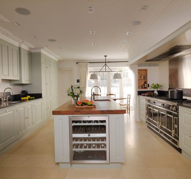 Traditional Kitchen by Tim Wood Limited