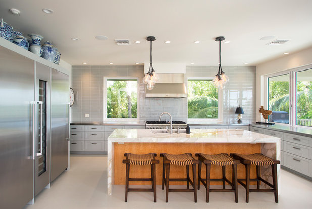 Contemporary Kitchen by DesRosiers Architects