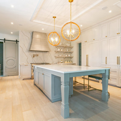 Kitchen - transitional kitchen idea in Charleston
