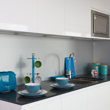 King's Cross, London - White Compact Kitchen