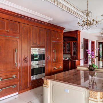 Kings Point Residence: Traditional Custom Kitchen & Millwork