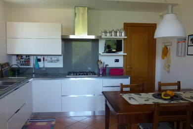 Photo of a modern kitchen in Hertfordshire.