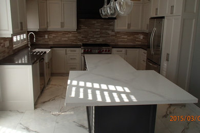 Minimalist kitchen photo in Toronto