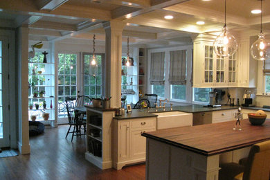 Design ideas for a traditional kitchen in Newark.