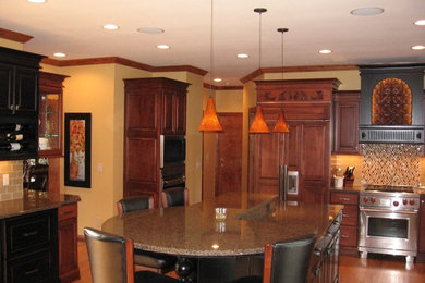 Example of a classic kitchen design in Milwaukee