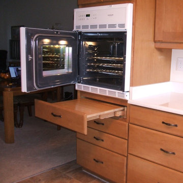 Kitchen AFTER open plan - side oven with pull out below
