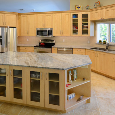 Inspiration for a mid-sized craftsman ceramic tile eat-in kitchen remodel in Miami with a double-bowl sink, shaker cabinets, light wood cabinets, granite countertops, ceramic backsplash, stainless steel appliances and an island