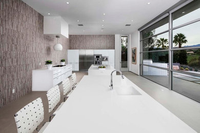 Huge minimalist kitchen photo in Berlin