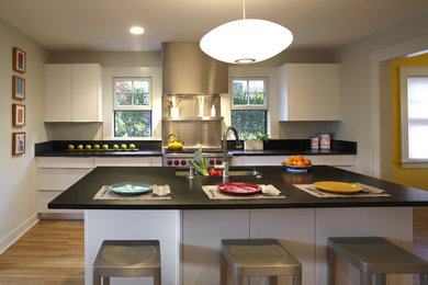 Kitchen - contemporary kitchen idea in Newark with stainless steel appliances