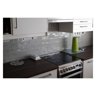 Kitchen Backsplash - Grey Gloss Subway tiles - Minimalistisch - Küche -  Dublin - von TileStyle | Houzz