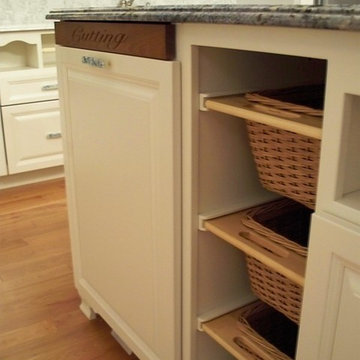 Kitchen Built-In Cutting Board and Baskets