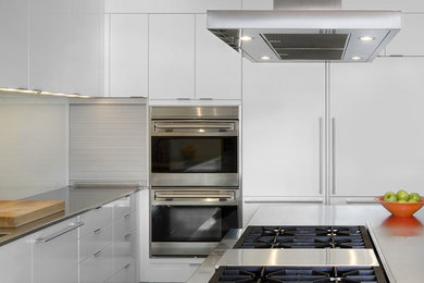 Inspiration for a modern kitchen remodel in Denver