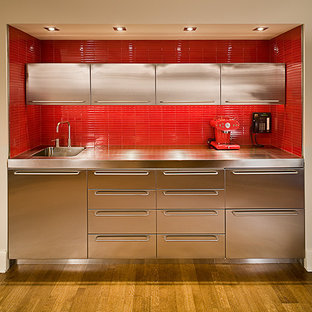 75+ Küchen mit integriertem Waschbecken und Rückwand aus