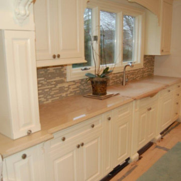 Kitchen Counter and Back Splash using glass tile