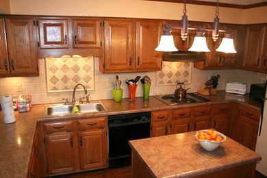 Elegant kitchen photo in New York