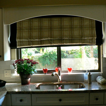 Kitchen Curtains & Sink - South Delta