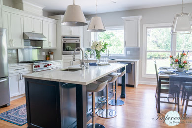 Large trendy l-shaped light wood floor and brown floor eat-in kitchen photo in Chicago with a single-bowl sink, shaker cabinets, white cabinets, quartz countertops, gray backsplash, subway tile backsplash, stainless steel appliances, an island and white countertops