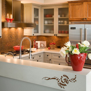 Inspiration for a mid-sized contemporary u-shaped eat-in kitchen in San Diego with a single-bowl sink, shaker cabinets, grey cabinets, concrete benchtops, brown splashback, metal splashback, stainless steel appliances, bamboo floors and a peninsula.