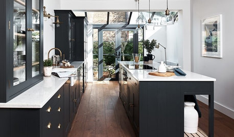 7 Reasons to Choose Dark Kitchen Cabinetry