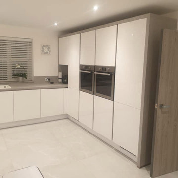 Kitchen Diner White Gloss with Concrete