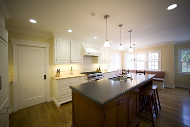 Example of a classic kitchen design in San Francisco