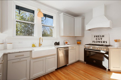 Example of a kitchen design in Portland