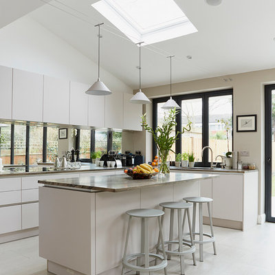 Inspiration for a contemporary kitchen remodel in London