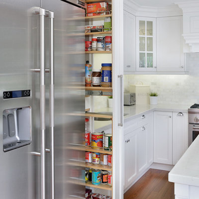 Inspiration for a transitional kitchen remodel in Toronto with an undermount sink, shaker cabinets, quartz countertops, white backsplash, stainless steel appliances, an island and white cabinets