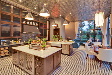 ロサンゼルスにあるトラディショナルスタイルのおしゃれなキッチン (エプロンフロントシンク) の写真