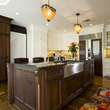 Traditional Kitchen by Urban Homes - Innovative Design for Kitchen & Bath