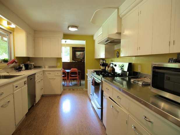 Midcentury Kitchen by John Prindle