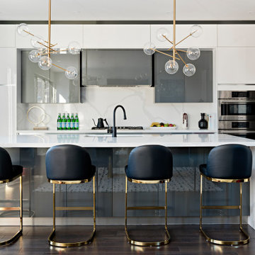 Kitchen | Luxurious Lakeview