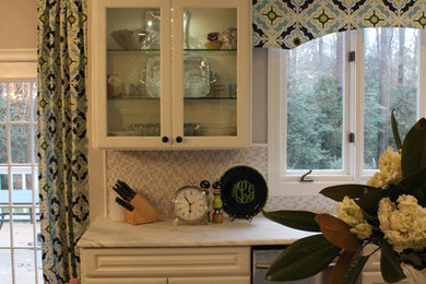 Eat-in kitchen - mid-sized traditional u-shaped dark wood floor eat-in kitchen idea in Richmond with an undermount sink, raised-panel cabinets, white cabinets, marble countertops, multicolored backsplash, mosaic tile backsplash, stainless steel appliances and an island