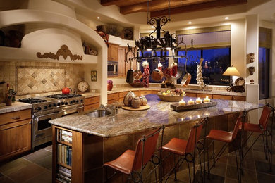フェニックスにあるトラディショナルスタイルのおしゃれなキッチンの写真