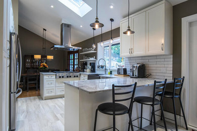Kitchen - transitional kitchen idea in Vancouver